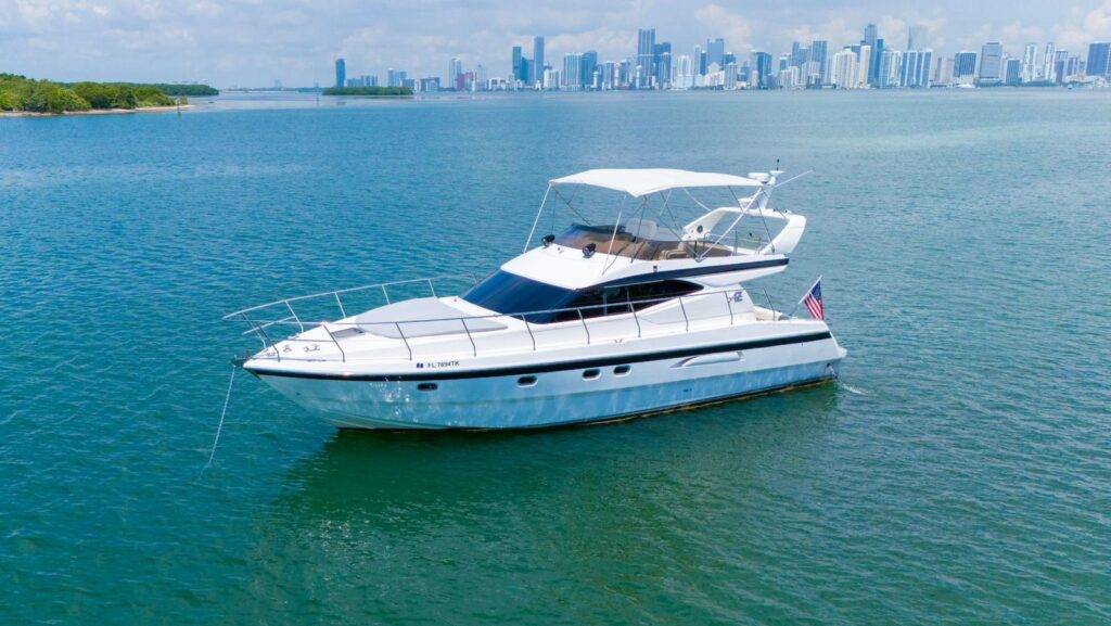 48ft Azimut Yacht Rental Miami ✨ | Italian Luxury Yacht Experience from $950 1 %MAlquiler de yates en Miami%