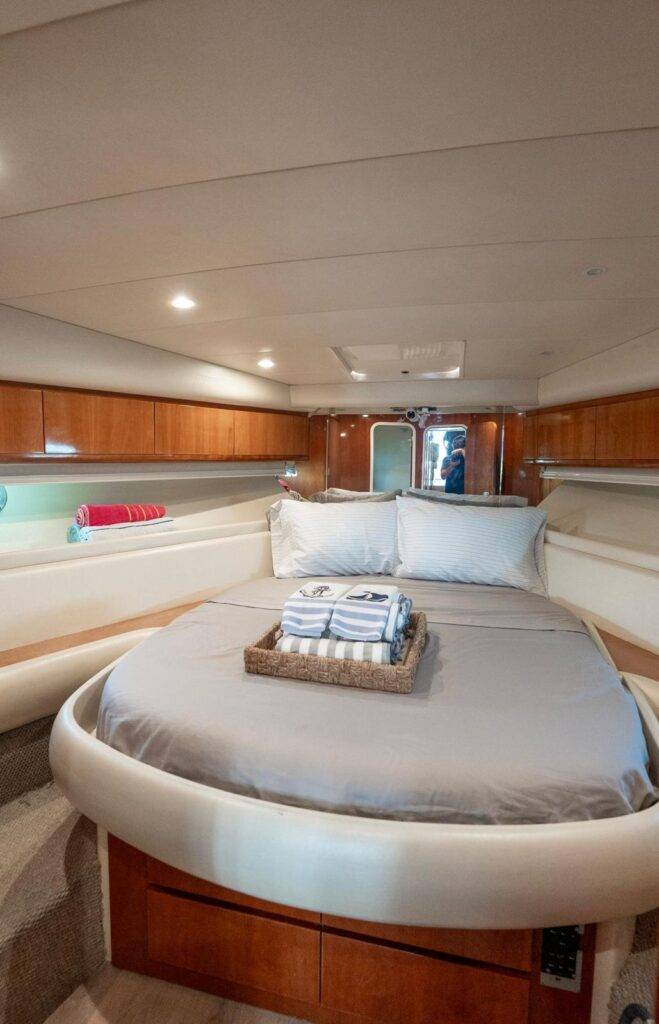 48ft Azimut Yacht Rental Miami ✨ | Italian Luxury Yacht Experience from $950 5 %MAlquiler de yates en Miami%