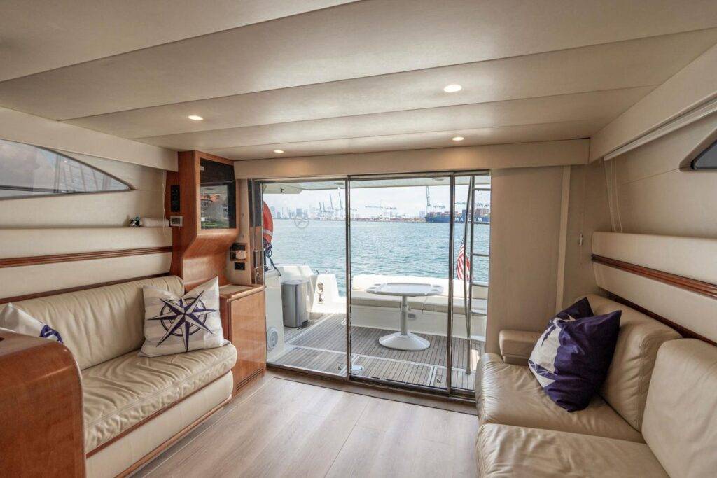 48ft Azimut Yacht Rental Miami ✨ | Italian Luxury Yacht Experience from $950 6 %MAlquiler de yates en Miami%