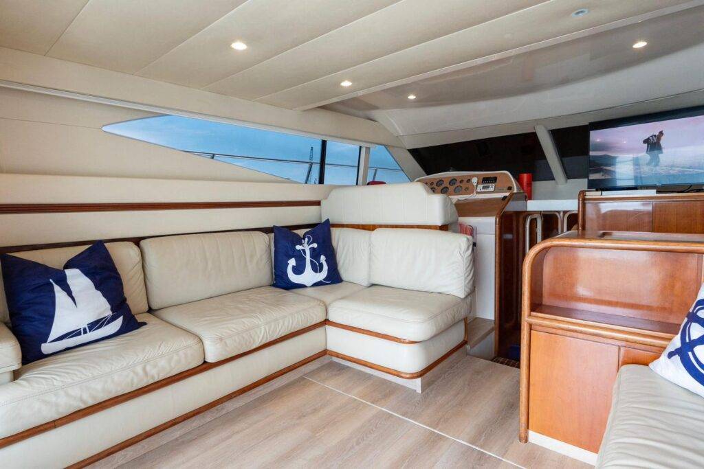 48ft Azimut Yacht Rental Miami ✨ | Italian Luxury Yacht Experience from $950 8 %MAlquiler de yates en Miami%