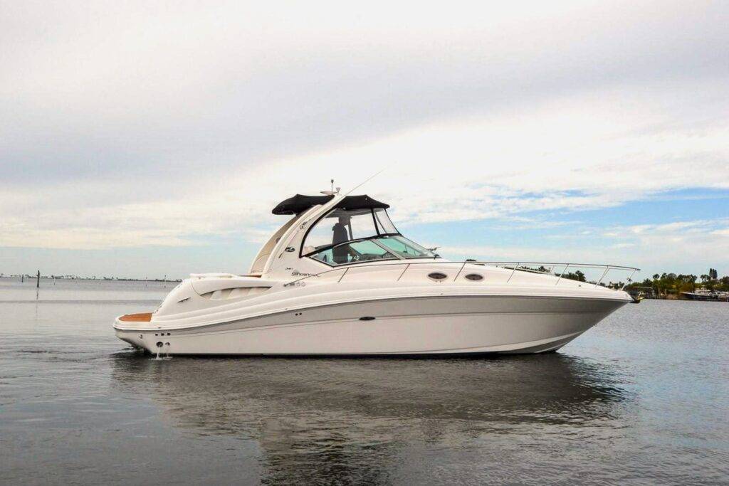 37ft Sea Ray Yacht Rental Miami ⛵ | Small-Group Bay Adventure desde $900 1 %MAlquiler de yates en Miami%