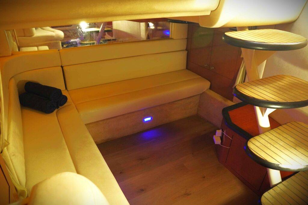 37ft Sea Ray Yacht Rental Miami ⛵ | Small-Group Bay Adventure desde $900 9 %MAlquiler de yates en Miami%