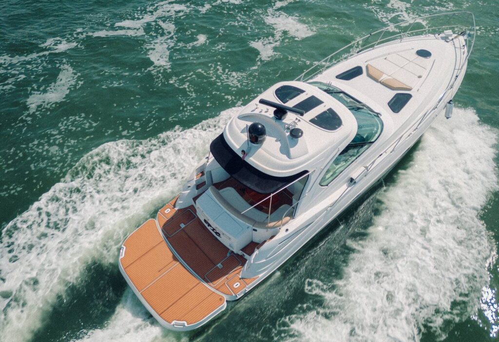 50ft Four Winns Yacht Rental Miami 🌊 | Sandbar & Bay Cruise from $1000