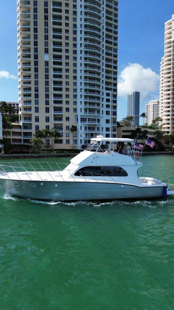 55ft Hatteras Yacht Rental Miami 🚤 | Sportfish & Sandbar Charter from $1,500 6 %Miami Yacht Rentals%