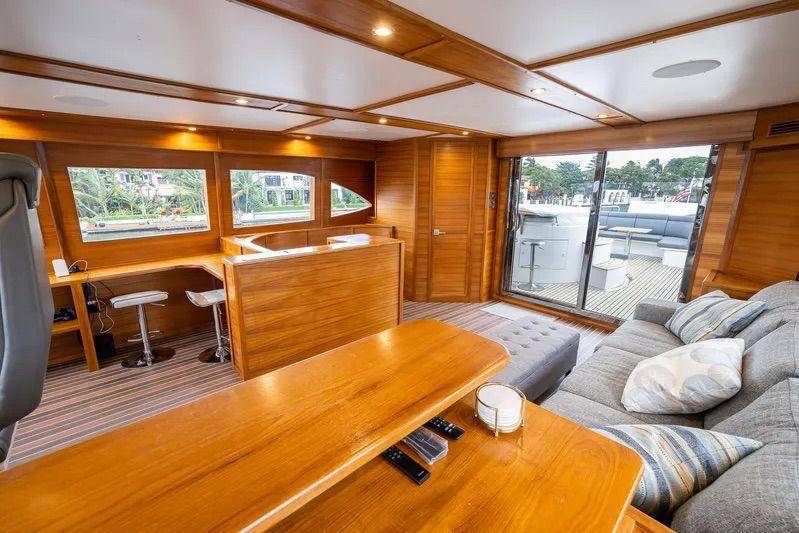 110ft Hargrave Yacht Rental Miami - Luxury Event & Party Charter 🚤 9 %MAlquiler de yates en Miami%