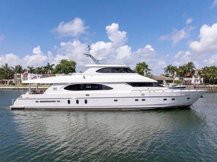 Large group yacht charters in Miami 🎉 Host 100+ guest events on multi-level yachts & party boats with catering, DJ, bar service & corporate setups. 1 %Miami Yacht Rentals%