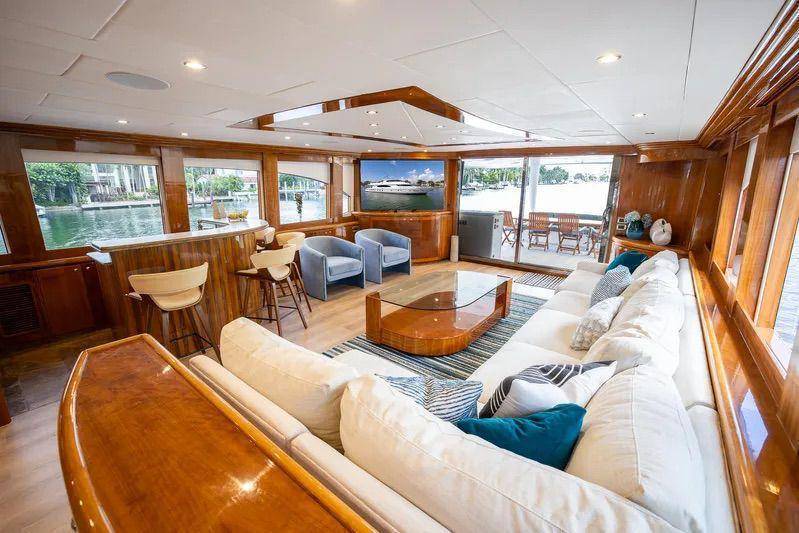 110ft Hargrave Yacht Rental Miami - Alquiler de lujo para eventos y fiestas 🚤 10 %MAlquiler de yates en Miami%