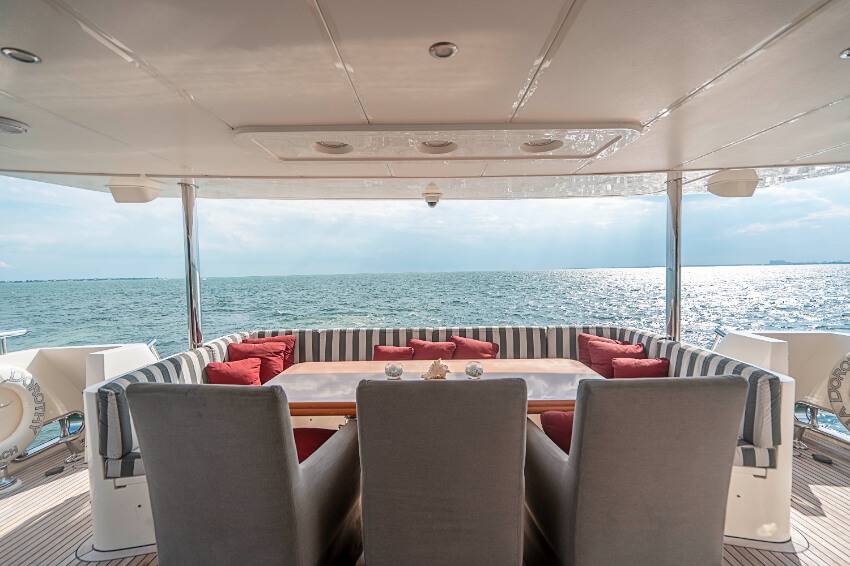 80ft Huckins Trophy Yacht Charter | Shuckers Captain's Joe ⚓ 1 %MAlquiler de yates en Miami%