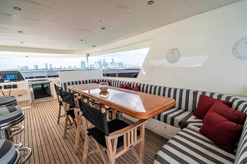 80ft Huckins Trophy Yacht Charter | Shuckers Captain's Joe ⚓ 4 %MAlquiler de yates en Miami%