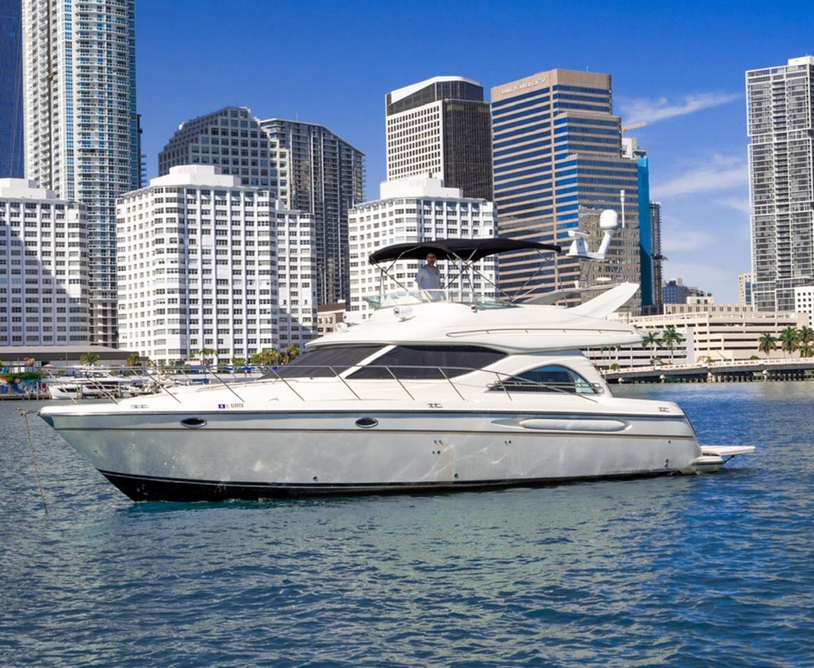 50ft Maxum Sugar Sea Miami yacht rental for 13 guests