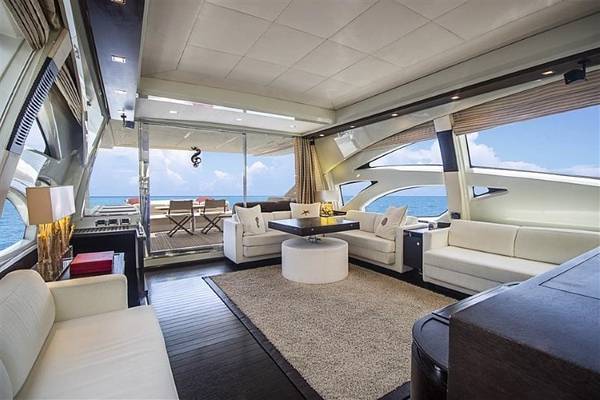 86ft Azimut Yacht Rental Miami | North Miami Private Charter 🌴 4 %MAlquiler de yates en Miami%