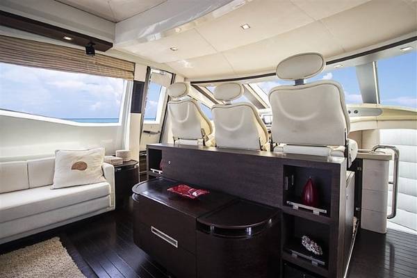 86ft Azimut Yacht Rental Miami | North Miami Private Charter 🌴 8 %MAlquiler de yates en Miami%
