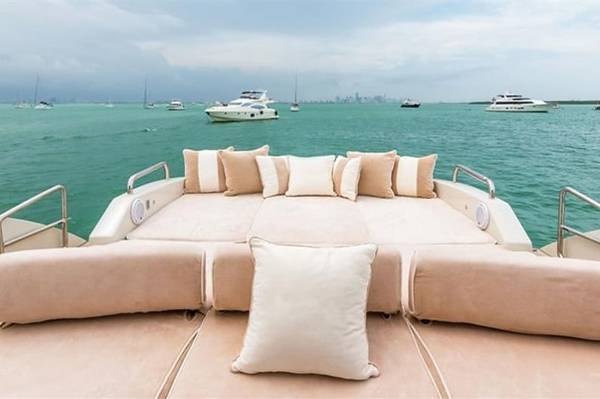 86ft Azimut Yacht Rental Miami | North Miami Private Charter 🌴 2 %MAlquiler de yates en Miami%