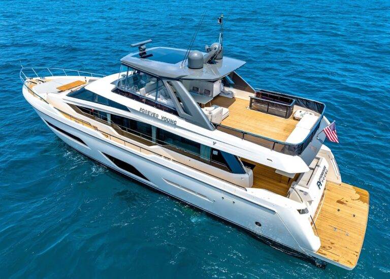 Miami superyacht rentals 💎 Oversized luxury yachts for VIP events, corporate charters, music videos & ultra-premium parties with full crew & concierge. 16 %Miami Yacht Rentals%