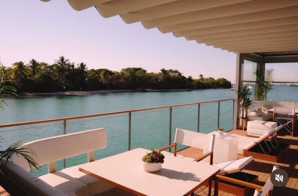 Casa flotante 70' Charter - Island Creek Miami Beach Alquiler Privado 💒 3 %MAlquiler de yates en Miami%