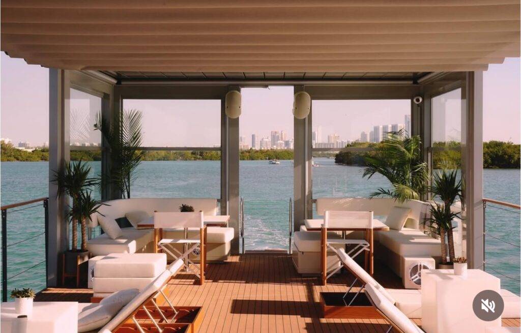 Casa flotante 70' Charter - Island Creek Miami Beach Alquiler Privado 💒 5 %MAlquiler de yates en Miami%