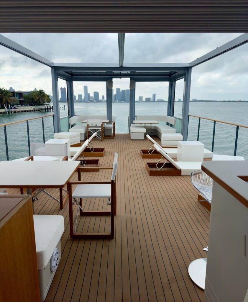 Casa flotante 70' Charter - Island Creek Miami Beach Alquiler Privado 💒 8 %MAlquiler de yates en Miami%