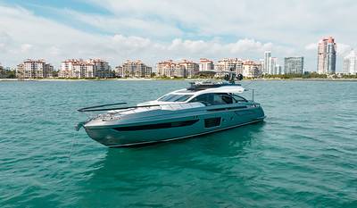 80ft Azimut Sport Yacht Charter | Miami Beach Marina Pier E 🚤 10 %Miami Yacht Rentals%