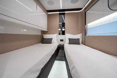 80ft Azimut Sport Yacht Charter | Miami Beach Marina Pier E 🚤 8 %MAlquiler de yates en Miami%