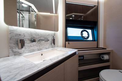 80ft Azimut Sport Yacht Charter | Miami Beach Marina Pier E 🚤 7 %MAlquiler de yates en Miami%
