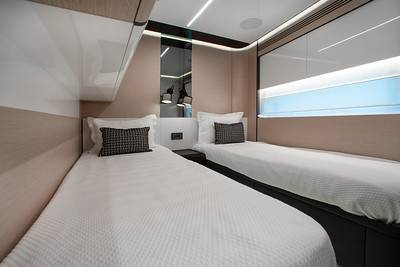 80ft Azimut Sport Yacht Charter | Miami Beach Marina Pier E 🚤 8 %MAlquiler de yates en Miami%