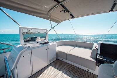 80ft Azimut Sport Yacht Charter | Miami Beach Marina Pier E 🚤 6 %Miami Yacht Rentals%