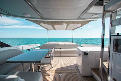 80ft Azimut Sport Yacht Charter | Miami Beach Marina Pier E 🚤 10 %Miami Yacht Rentals%