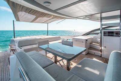 80ft Azimut Sport Yacht Charter | Miami Beach Marina Pier E 🚤 2 %Miami Yacht Rentals%