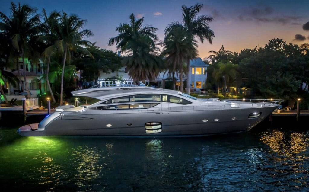 82ft Pershing “Milagros” Alquiler de Yates de Lujo | Miami Beach 💎 3 %MAlquiler de yates en Miami%