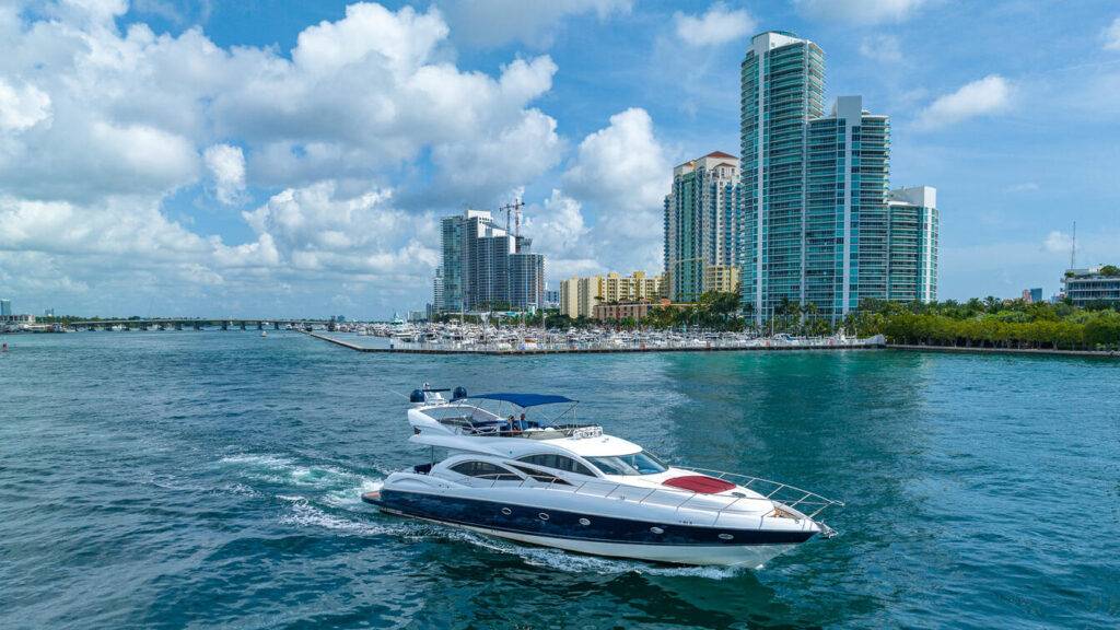 80ft Sunseeker “Sliptease” Alquiler de Yates | Miami Bayside 🎶 12 %MAlquiler de yates en Miami%