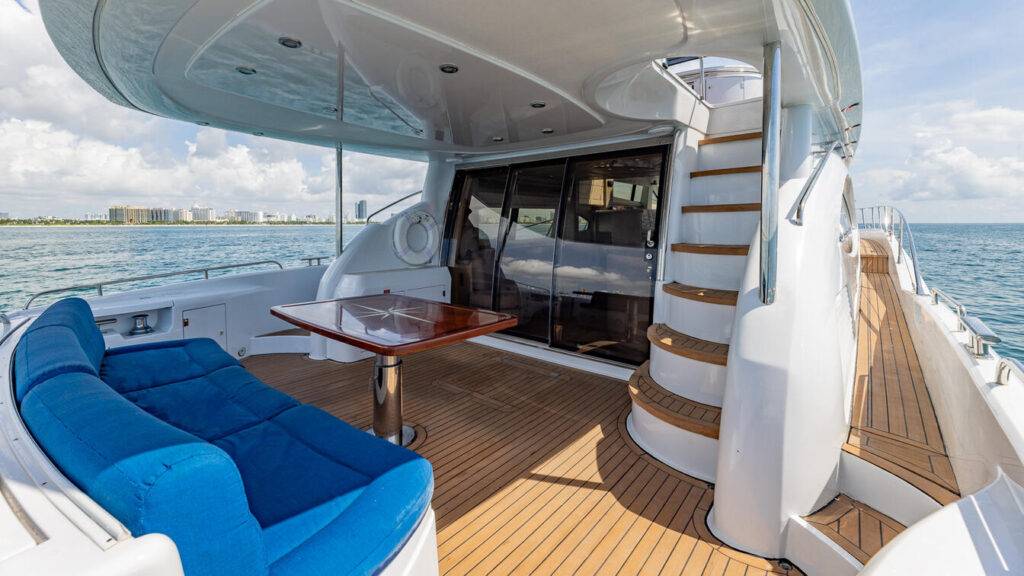 80ft Sunseeker “Sliptease” Alquiler de Yates | Miami Bayside 🎶 2 %MAlquiler de yates en Miami%