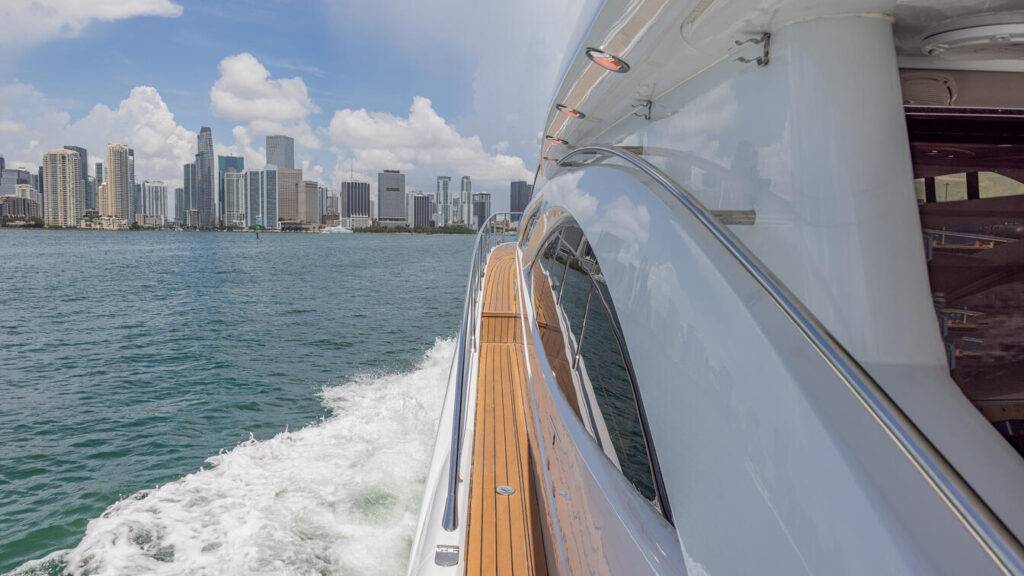 80ft Sunseeker “Sliptease” Alquiler de Yates | Miami Bayside 🎶 9 %MAlquiler de yates en Miami%