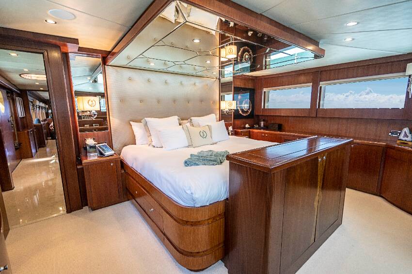 50ft Scarab Sandbar Yacht Rental Miami 🍾 | High-Energy Sandbar Party from $900 10 %Miami Yacht Rentals%