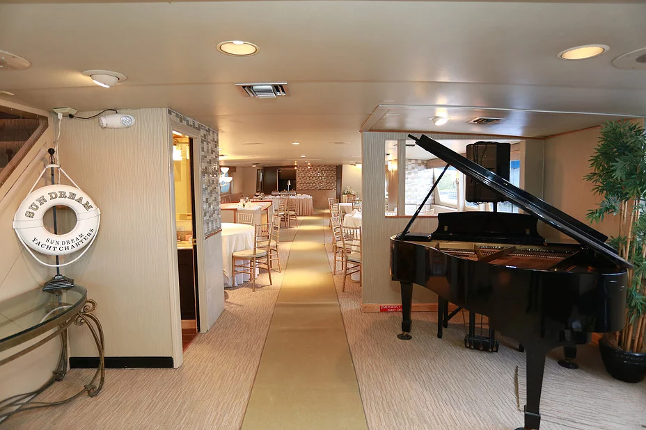 The Floridian Mini Cruise • Miami Yacht Venue for Large Events 🌊 8 %Miami Yacht Rentals%