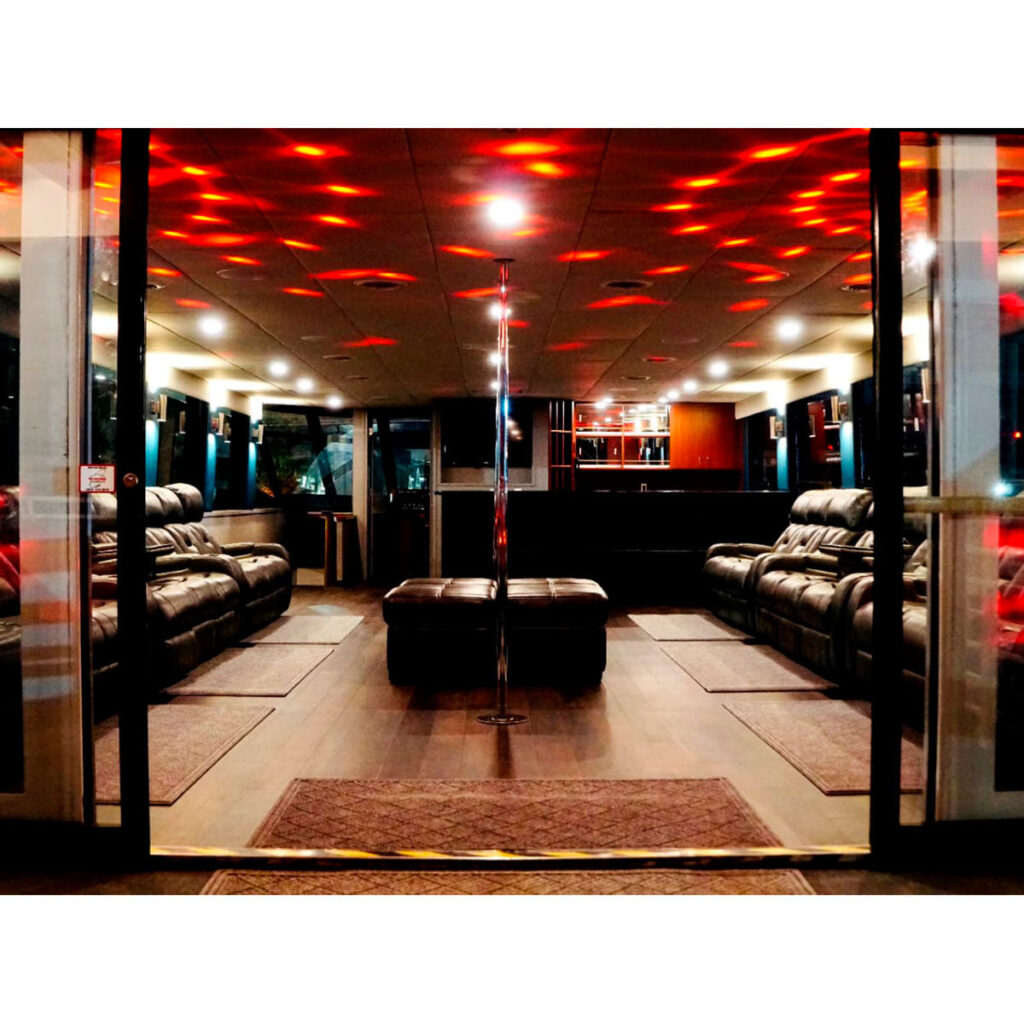 Star Cruise 105ft • Miami Beach Yacht Venue for Large Events ⛴️ 3 %Miami Yacht Rentals%