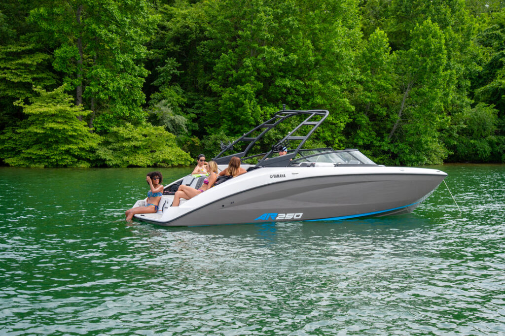 25ft Yamaha “Chico AR250” Yacht Charter Miami | Fun Day Boat Rental 🌴 6 %Miami Yacht Rentals%