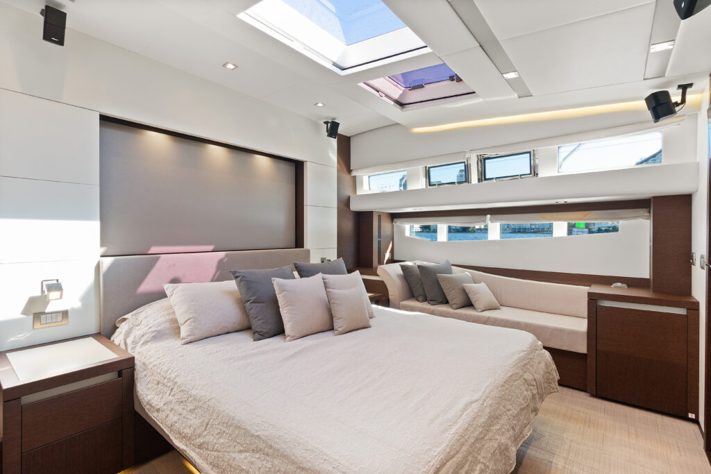 75ft Prestige “The Good Life” Yacht Charter | Aventura Miami 🍾 3 %MAlquiler de yates en Miami%