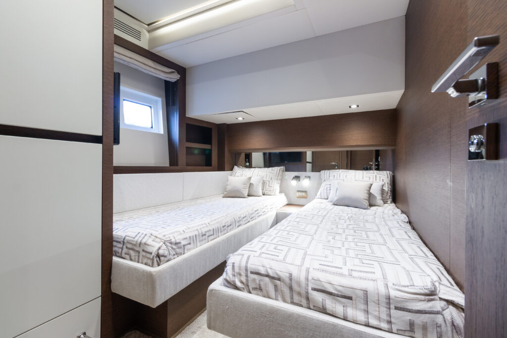 75ft Prestige “The Good Life” Yacht Charter | Aventura Miami 🍾 6 %MAlquiler de yates en Miami%
