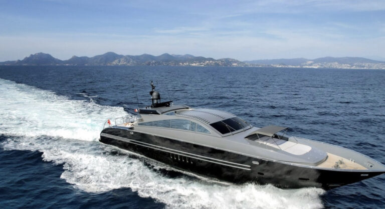 Miami superyacht rentals 💎 Oversized luxury yachts for VIP events, corporate charters, music videos & ultra-premium parties with full crew & concierge. 15 %Miami Yacht Rentals%