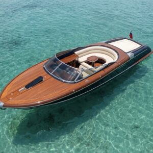33ft Aquariva Yacht Charter Panama | Classic Luxury Day Cruiser