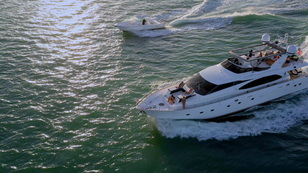 85ft Azimut Mega Yacht Charter | River Landing Marina ⚓ 6 %Miami Yacht Rentals%