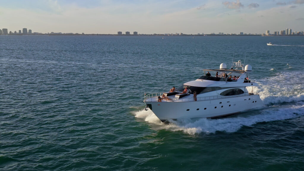 85ft Azimut Mega Yacht Charter | River Landing Marina ⚓ 5 %Miami Yacht Rentals%