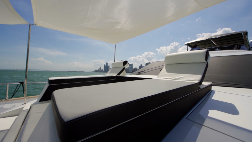 85ft Azimut Mega Yacht Charter | River Landing Marina ⚓ 4 %Miami Yacht Rentals%
