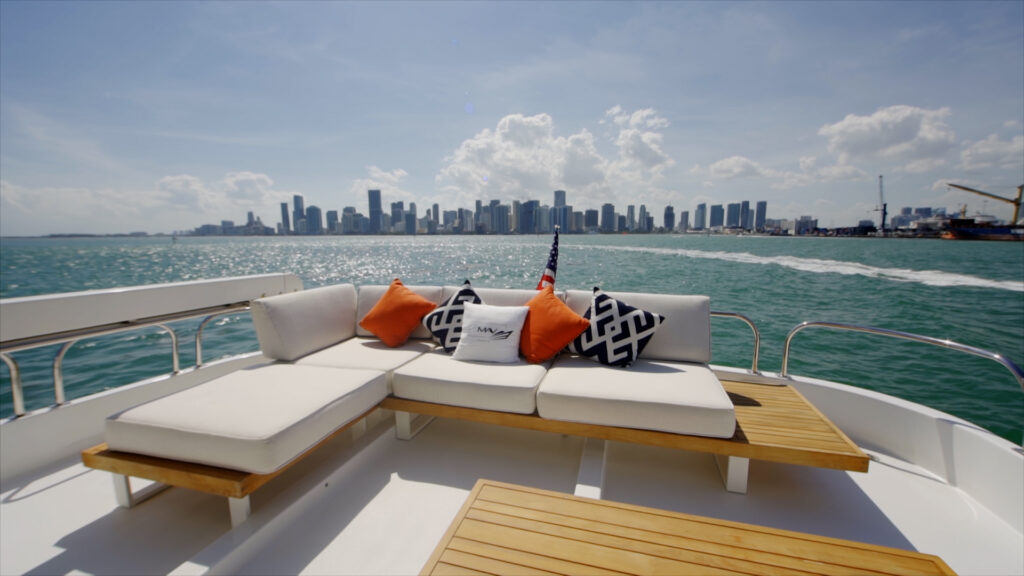 85ft Azimut Mega Yacht Charter | River Landing Marina ⚓ 2 %Miami Yacht Rentals%