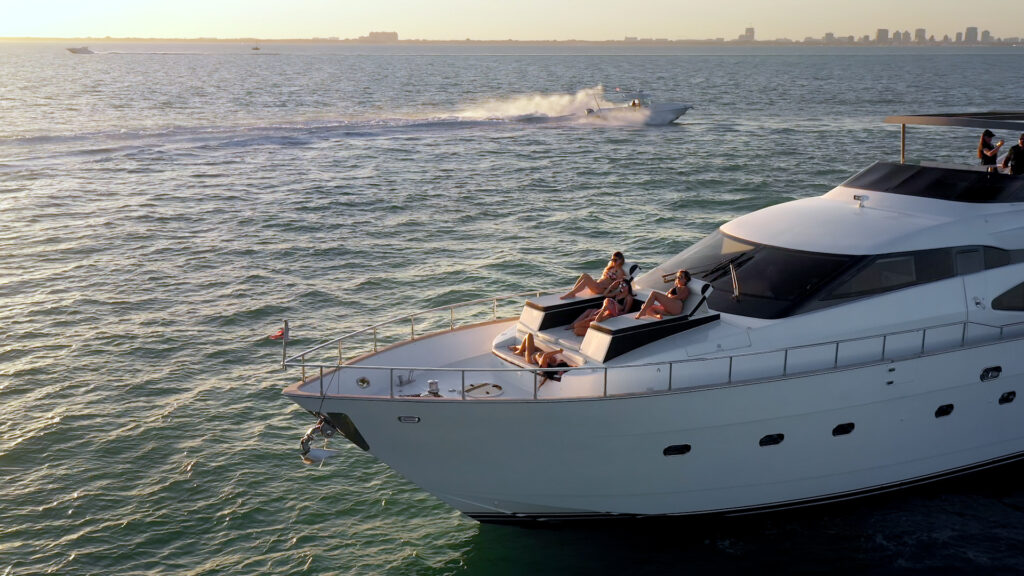 85ft Azimut Mega Yacht Charter | River Landing Marina ⚓ 1 %Miami Yacht Rentals%