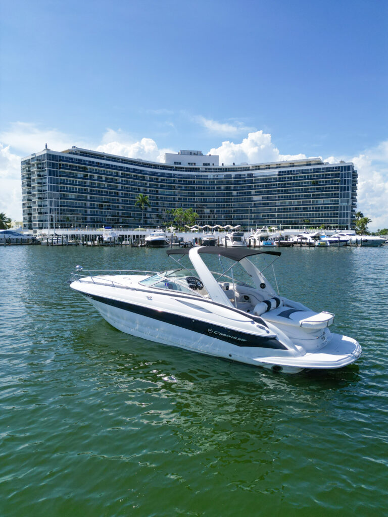 33ft Crownline “Estelita” Yacht Charter | Aquasol Indian Creek Miami Beach 🌊 5 %Miami Yacht Rentals%