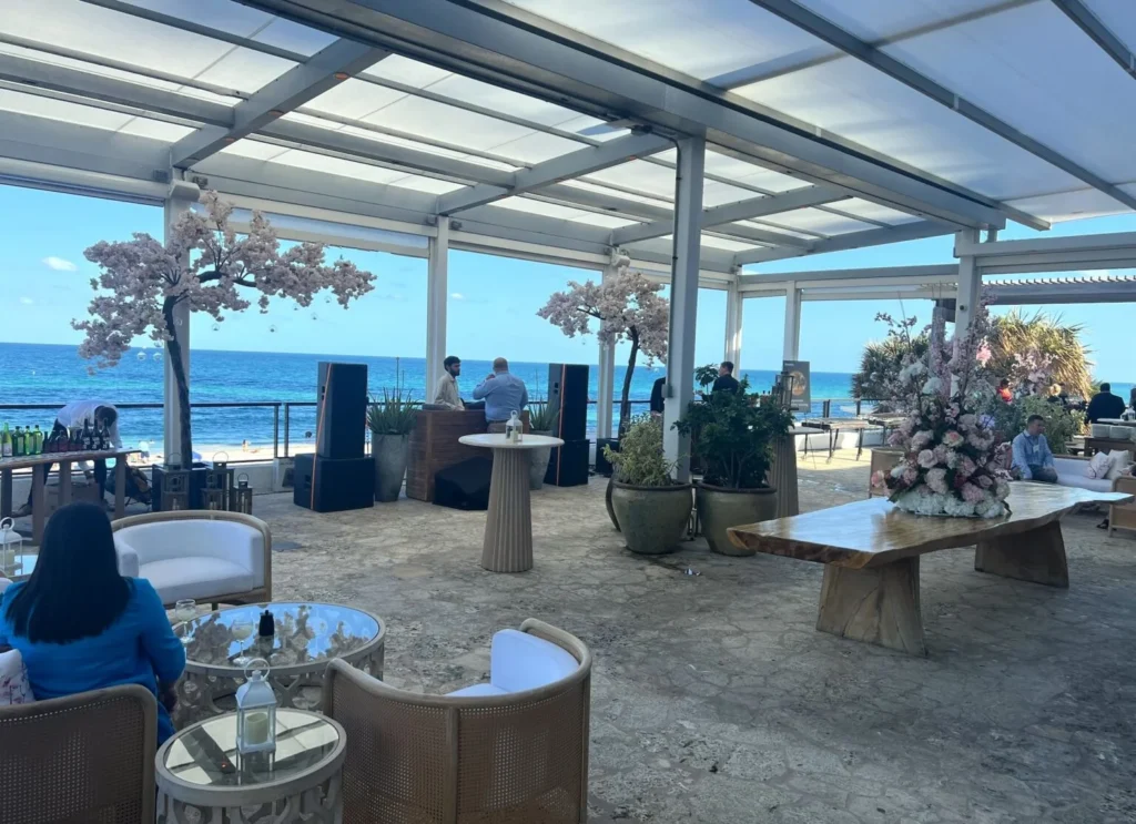 The Ocean Front Venue - Miami Waterfront Yacht Espacio para eventos ⛴️ 12 %MAlquiler de yates en Miami%