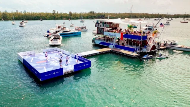 Plataforma flotante de dos niveles The Vessel - Miami Large Party Venue ✨🔥 11 %MAlquiler de yates en Miami%
