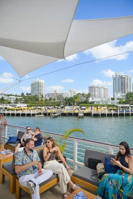 Plataforma flotante de dos niveles The Vessel - Miami Large Party Venue ✨🔥 7 %MAlquiler de yates en Miami%