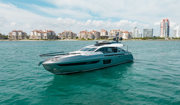 80ft Azimut Sport Mega Yacht Charter | Miami Beach Marina 🚤 4 %Miami Yacht Rentals%